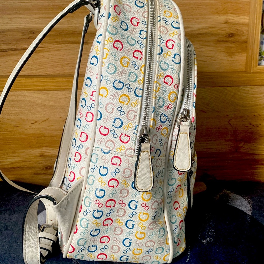 Guess backpack - Picture 4 of 4
